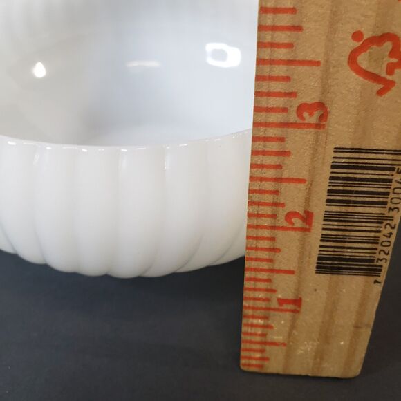 Vintage White Milk Glass Swirl Bowl Candy Dish - Picture 6 of 7